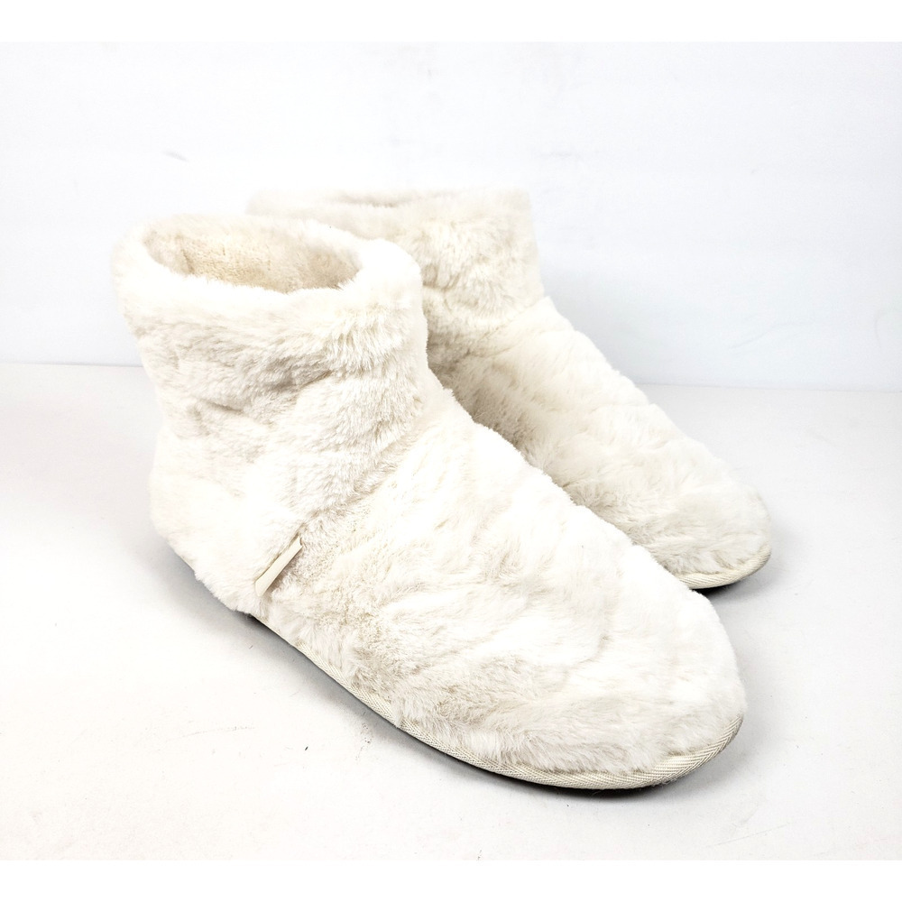 Muk Luks Cozy Womens Size 7 White Faux Fur Slip On Comfort Warm Slippers WPL6134